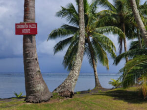 zwei wollen meer tabu strand tahiti