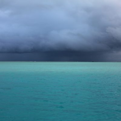 Regen Lagune Bora Bora zwei wollen meer