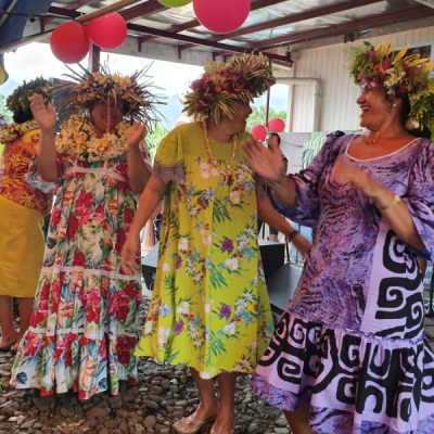 zwei wollen meer geburtstagsfeier tahiti fenua blumenketten tiare