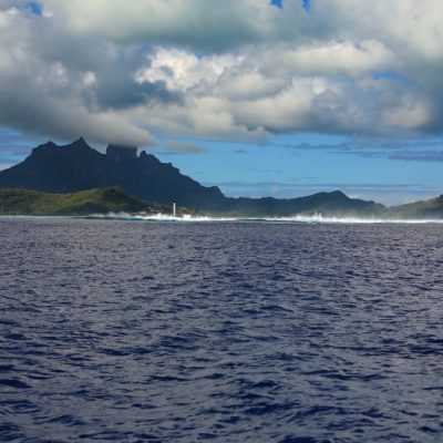 Brandung Bora Bora zwei wollen meer