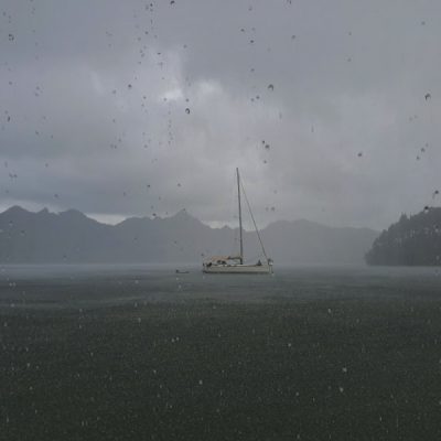 regen zwei wollen meer huahine südsee französisch polynesien
