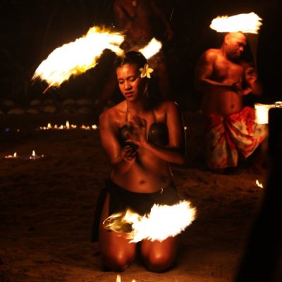 Feuershow in Likuri Island