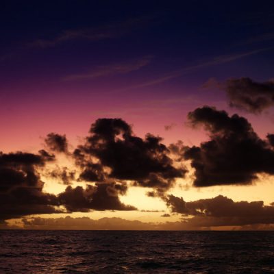 zwei wollen meer reiseblog segeln pazifik fiji weltreise sonnenaufgang ozean wolken