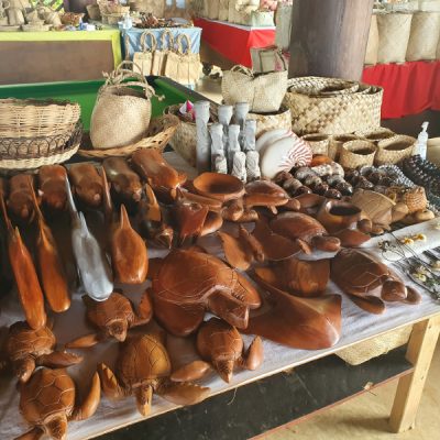 zwei wollen meer reiseblog segeln pazifik weltreise vanuatu efate port vila markt kunsthandwerkermarkt schnitzkunst