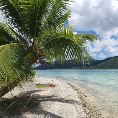 motu zwei wollen meer huahine südsee französisch polynesien