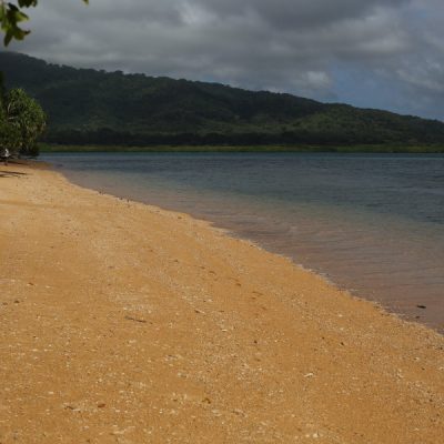 Strand in der Amal-Krab Bay