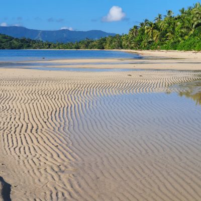 zwei wollen meer reiseblog segeln pazifik fiji nananu i ra müllsammeln strand plastik müll