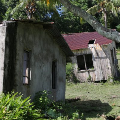 zwei wollen meer reiseblog segeln pazifik fiji weltreise matuku moala verfallenes haus zyklon